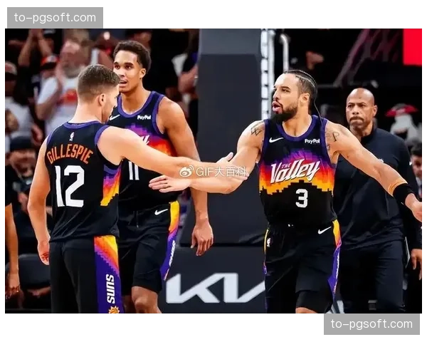 太阳锁定西部第七席位，布克37分率队横扫独行侠